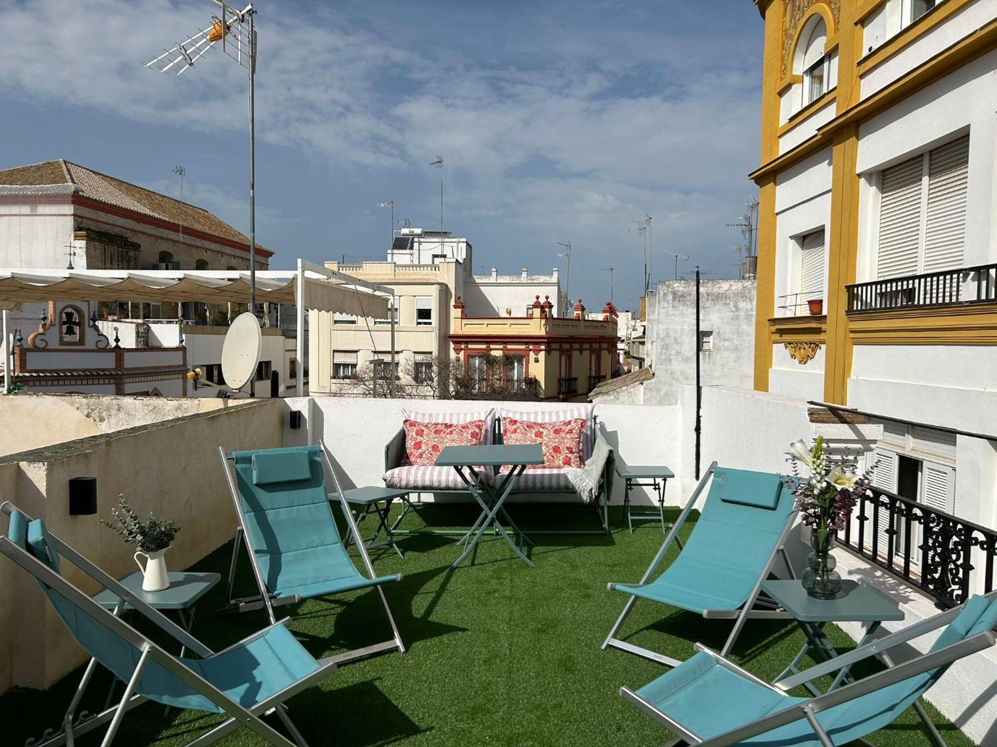 Puerta De Armas Apartments Seville Exterior photo